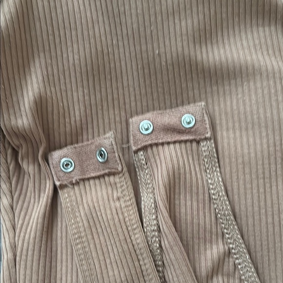 ASTR The Label Ribbed Henley Button Bodysuit Taupe Size M - Picture 3 of 5